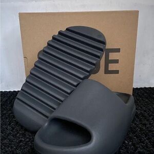 Premium Quality Adidas Yeezy Slide - Onyx
